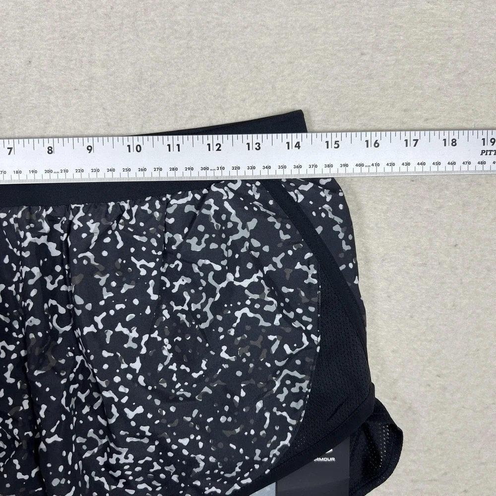 Under Armour Fly By 2.0 Printed Shorts Womens Small Black Running Training‎